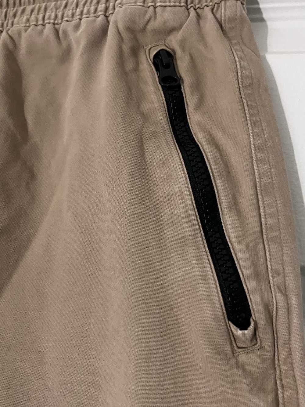 Under Armor Men's Performance Jogger Pants Khaki Elastic-Waist Zip Pockets - Picture 5 of 11